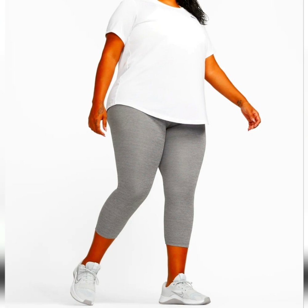 NWT Women's Nike One Mid-Rise Crop Leggings